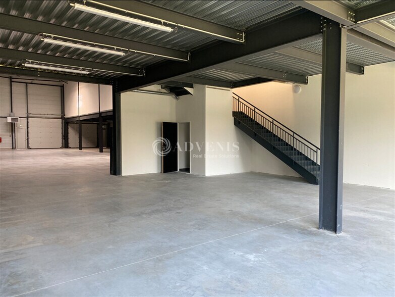 Avenue Des Louvresses, Gennevilliers to rent - Building Photo - Image 3 of 12