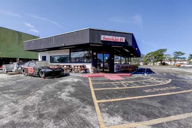 More details for 3090 34th St N, Saint Petersburg, FL - Retail to Rent