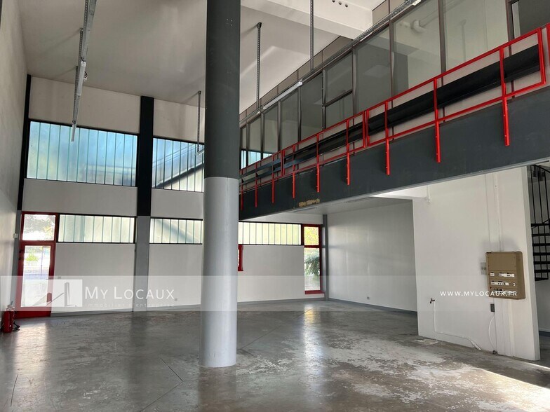 12 Chemin Du Moulin Basset, Saint-Denis to rent - Interior Photo - Image 1 of 3