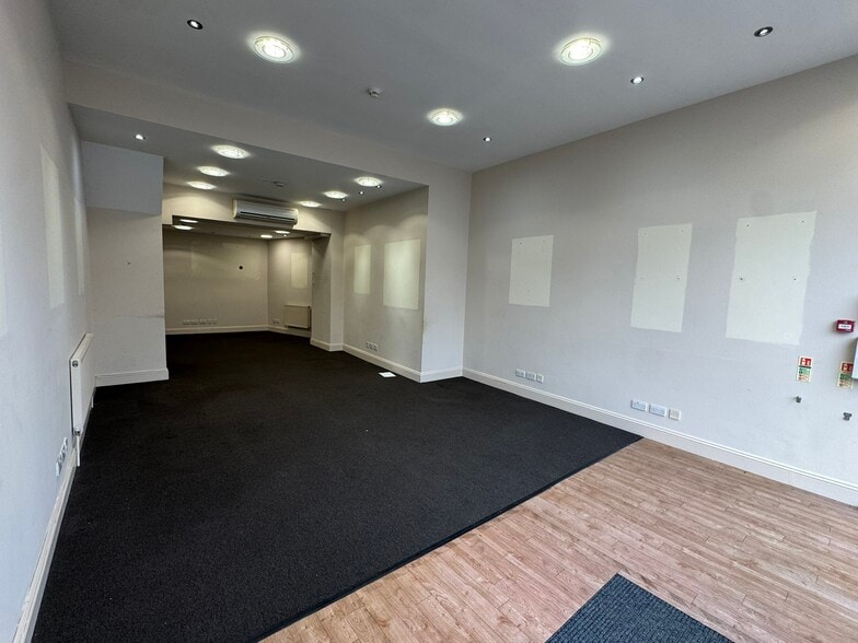 High St, Barnet to rent - Interior Photo - Image 3 of 5