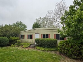 1103 Fabyan Pkwy, Geneva, IL to rent Building Photo- Image 2 of 31