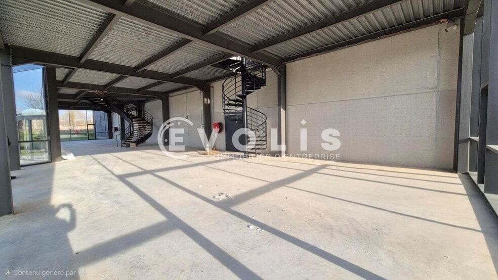 Retail in Serris to rent - Interior Photo - Image 2 of 5