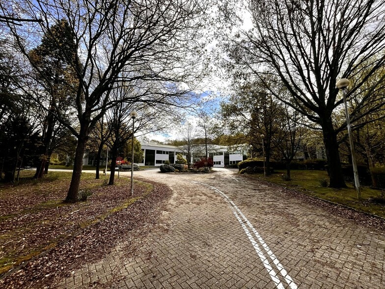 Parkway, Fareham to rent - Building Photo - Image 2 of 11