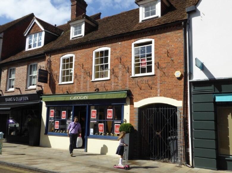 30-31 The Sq, Winchester for sale Primary Photo- Image 1 of 1