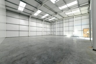 2 Garside Way, Aylesbury to rent Interior Photo- Image 2 of 5