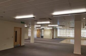 68 The Broadway, Southall to rent Interior Photo- Image 2 of 5
