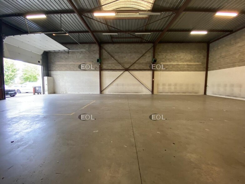 Light Industrial in Chilly-Mazarin to rent - Building Photo - Image 3 of 5