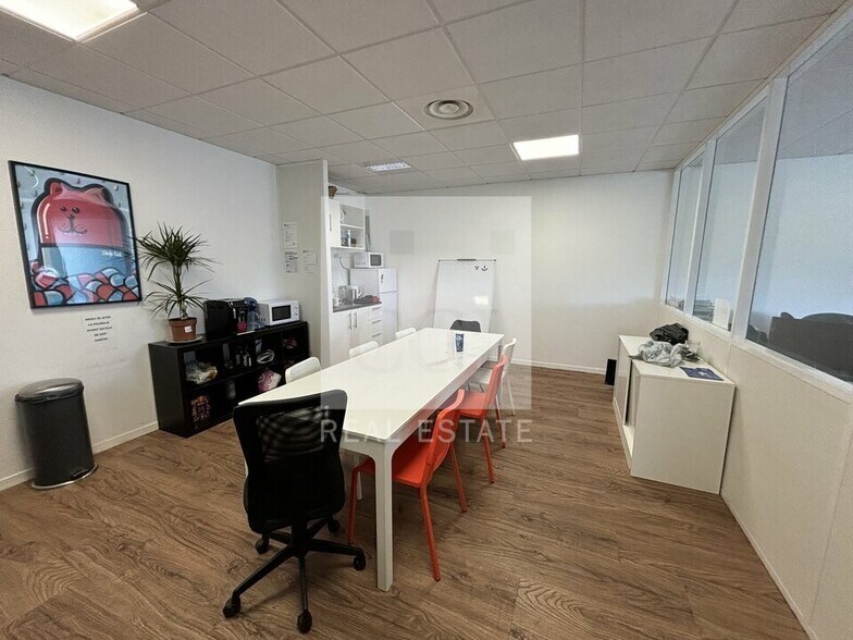 470 Route Du Tilleul, Cailloux-sur-Fontaines to rent - Interior Photo - Image 3 of 10