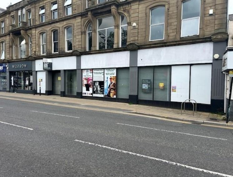 117-125 Main St, Bingley to rent - Primary Photo - Image 1 of 2