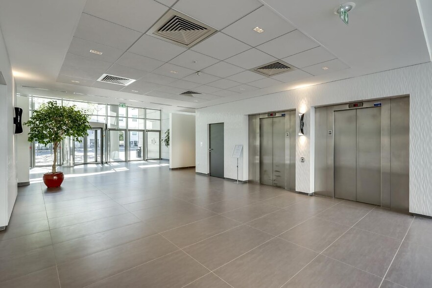 2 Rue De Paris, Meudon to rent - Building Photo - Image 3 of 12