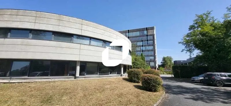 Location Bureaux 153 m² - Photo 1