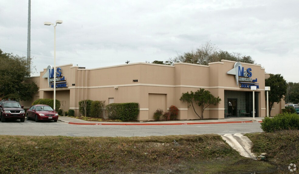 7888 Fredericksburg Rd, San Antonio, TX 78229 UK