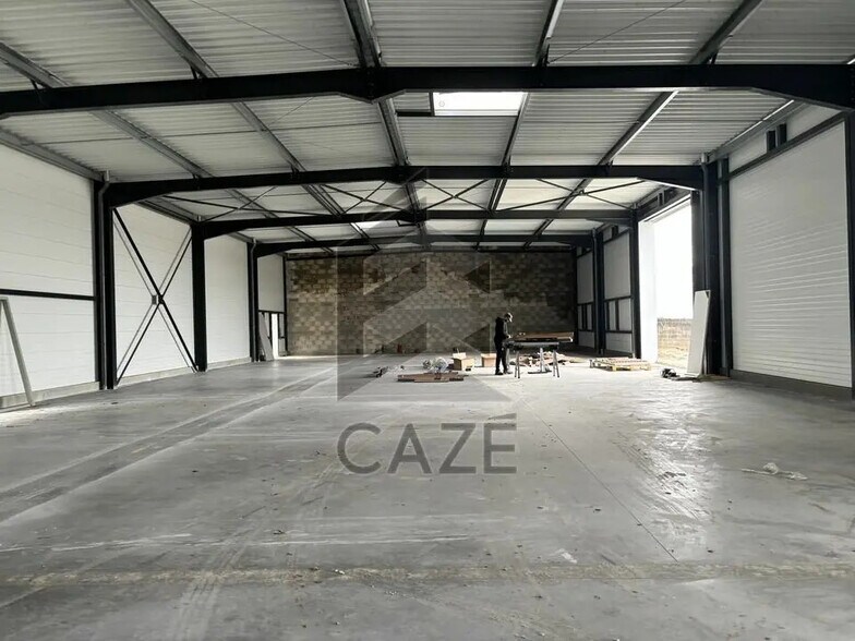 Industrial in Bassens to rent - Building Photo - Image 3 of 6