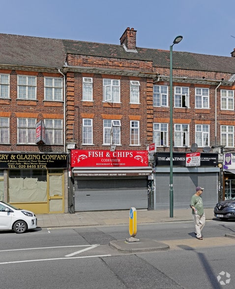 1183 Finchley Rd, London to rent - Building Photo - Image 1 of 3
