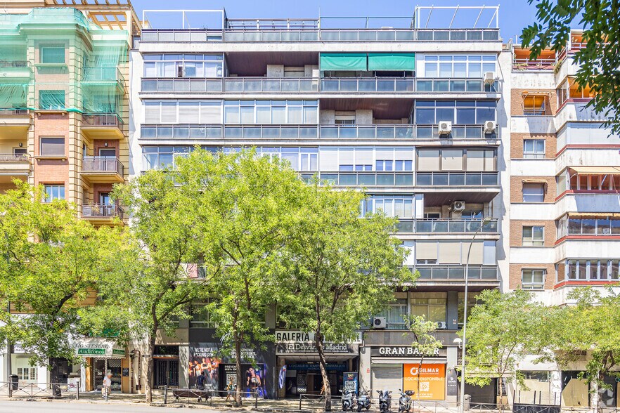 Retail in Madrid, Madrid to rent - Building Photo - Image 1 of 1