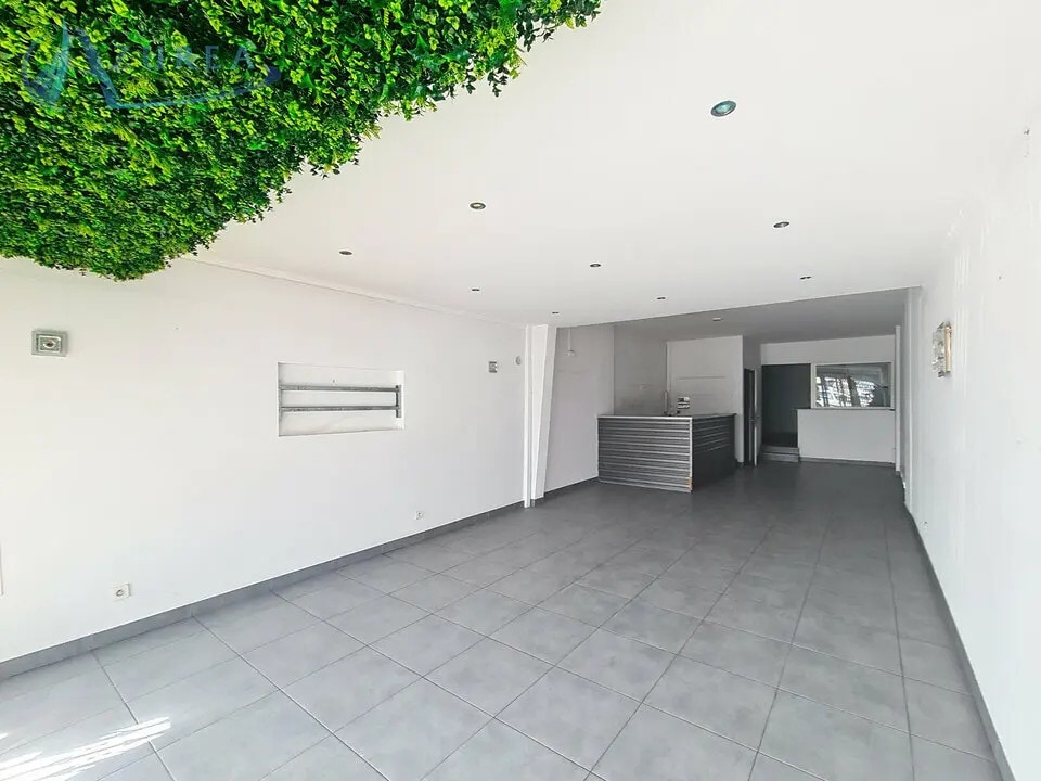 Location Commerce 95 m² - Photo 1