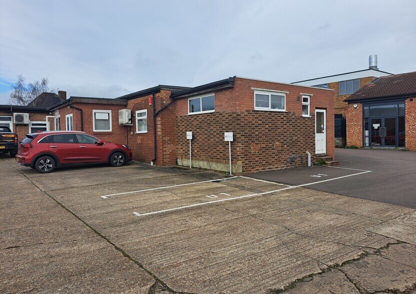 106A Bedford Rd, Wootton to rent - Building Photo - Image 3 of 3