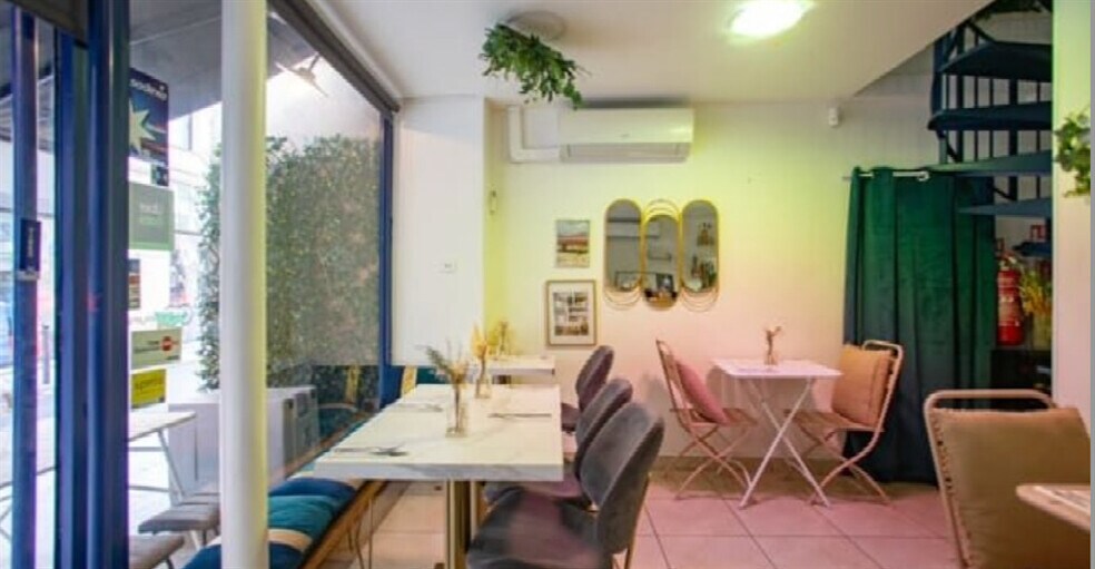 Retail in Paris to rent - Building Photo - Image 3 of 5