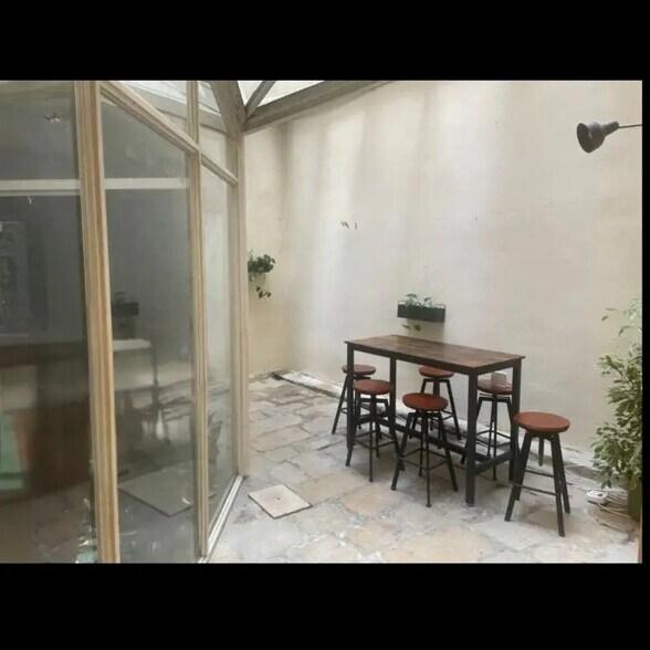 Office in Bordeaux to rent - Interior Photo - Image 2 of 3