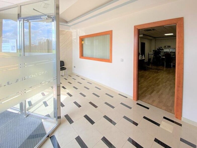 Calle Príncipe Felipe, Albolote, Granada for sale - Interior Photo - Image 2 of 19