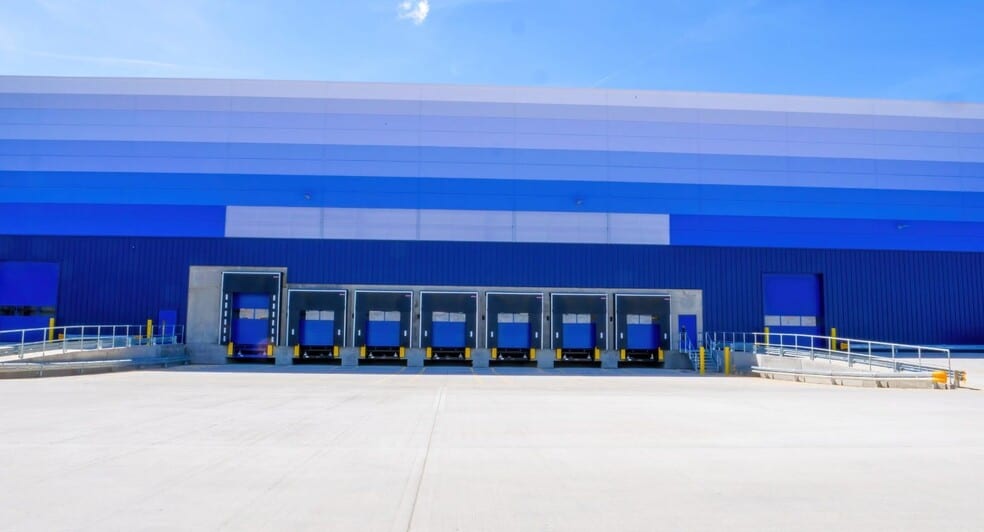 Napier Way, Crawley to rent - Building Photo - Image 3 of 5