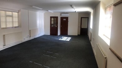 Sandhawes Hl, East Grinstead to rent Interior Photo- Image 2 of 6