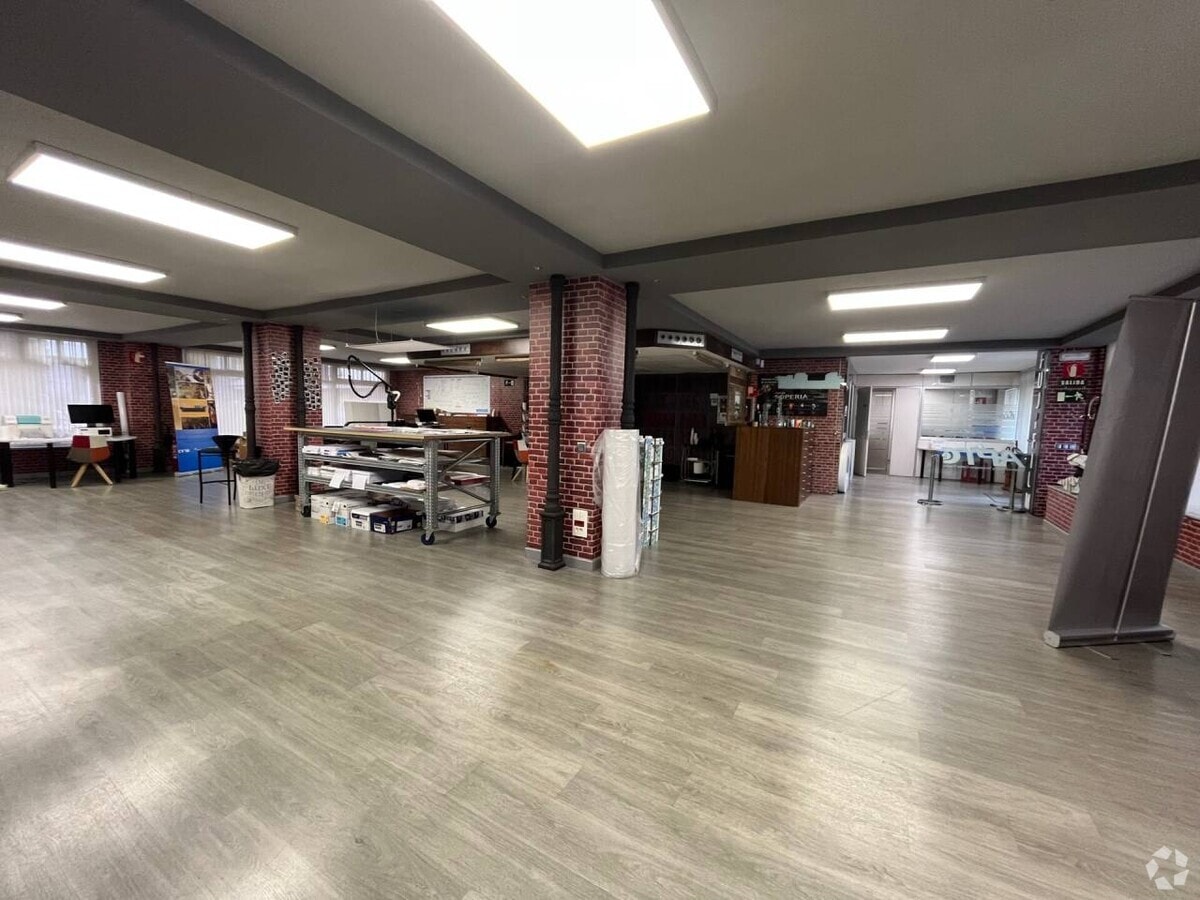 Madrid, MAD 28016 - Unit Puerta 1C, Esc. 1 -  - Interior Photo - Image 1 of 17