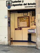 Retail in Barcelona, Barcelona to rent Building Photo- Image 1 of 4