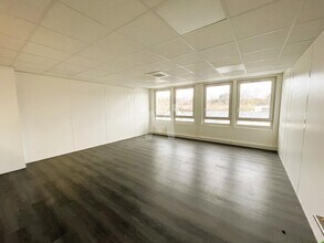 Office in Ris-Orangis to rent Interior Photo- Image 2 of 14