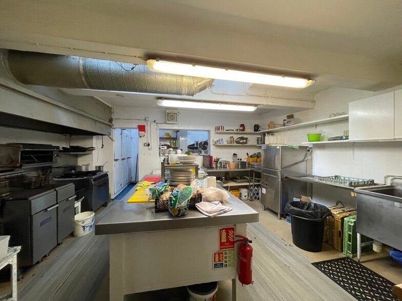 13 Marine Parade, Southend On Sea for sale - Building Photo - Image 3 of 4