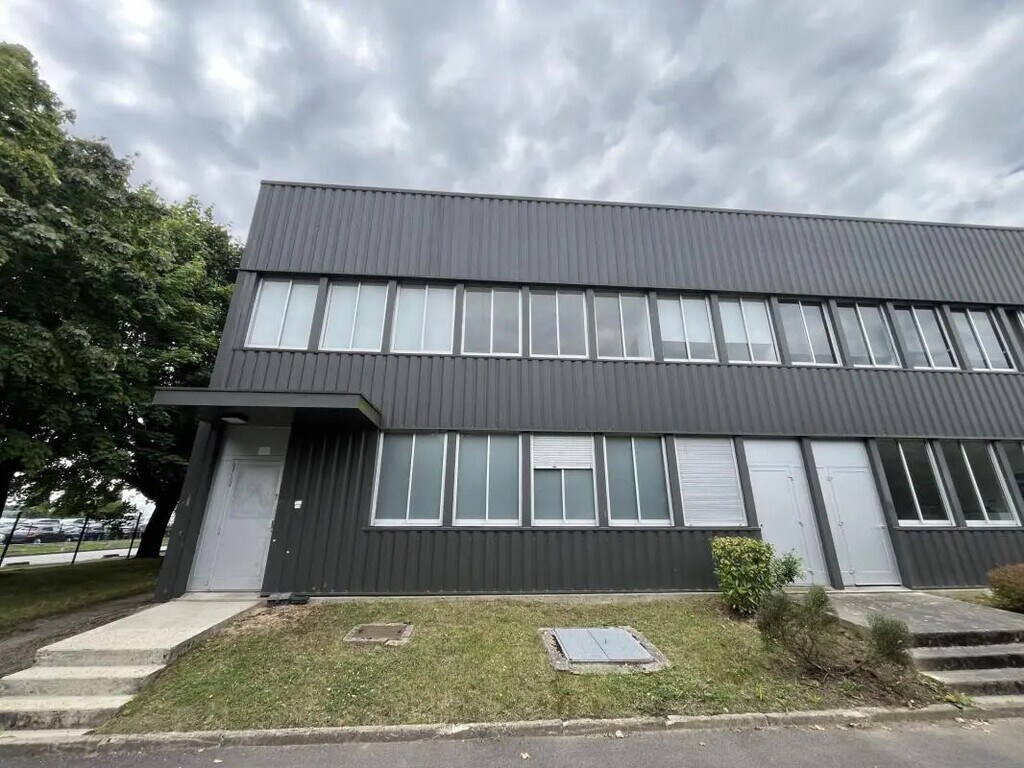 Location Entrepôt 496 m² - Photo 1
