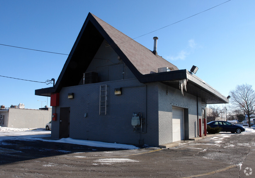 23315 Gratiot Ave, Eastpointe, MI for rent - Building Photo - Image 3 of 3