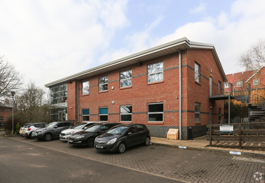 Molly Millars Ln, Wokingham for sale - Primary Photo - Image 1 of 7