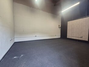 Hall Rd, Hopton to rent Interior Photo- Image 2 of 3