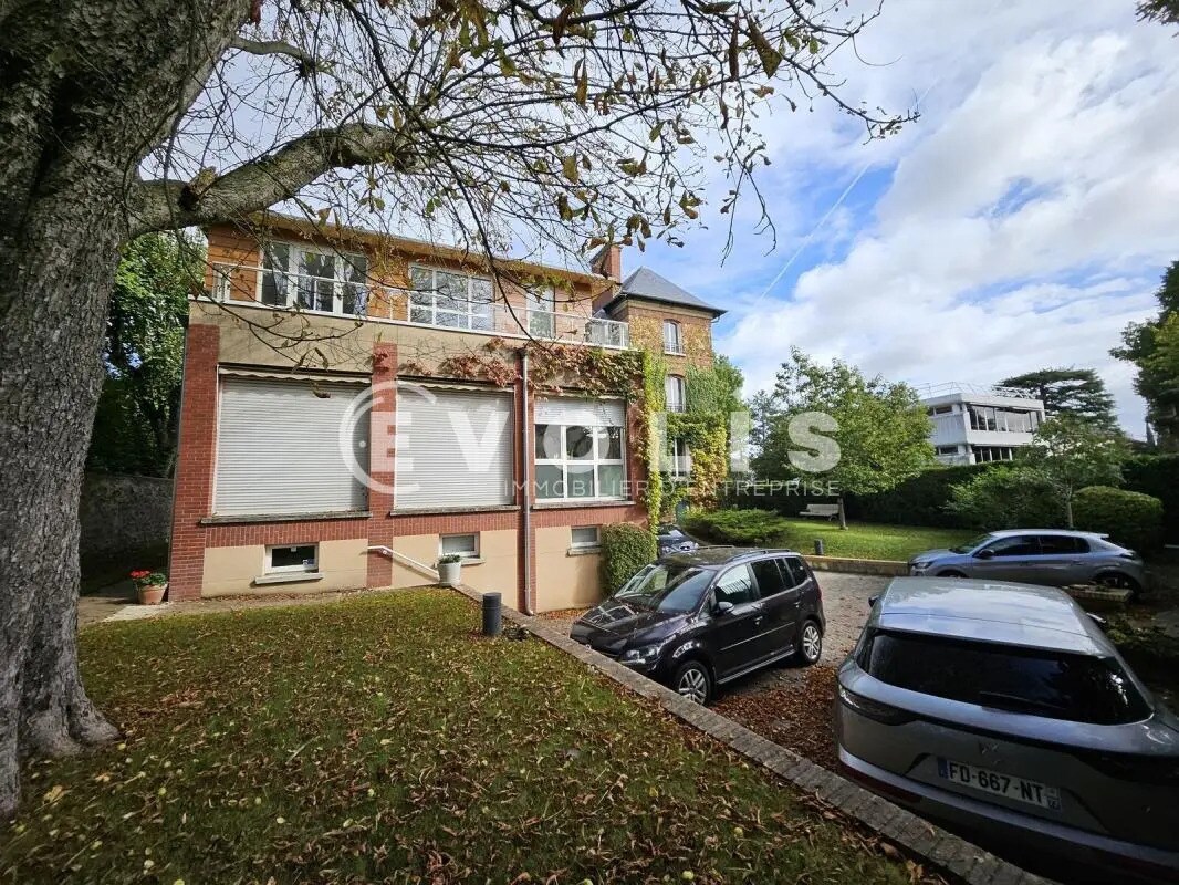 Office in Bourg-la-Reine to rent Building Photo- Image 1 of 21