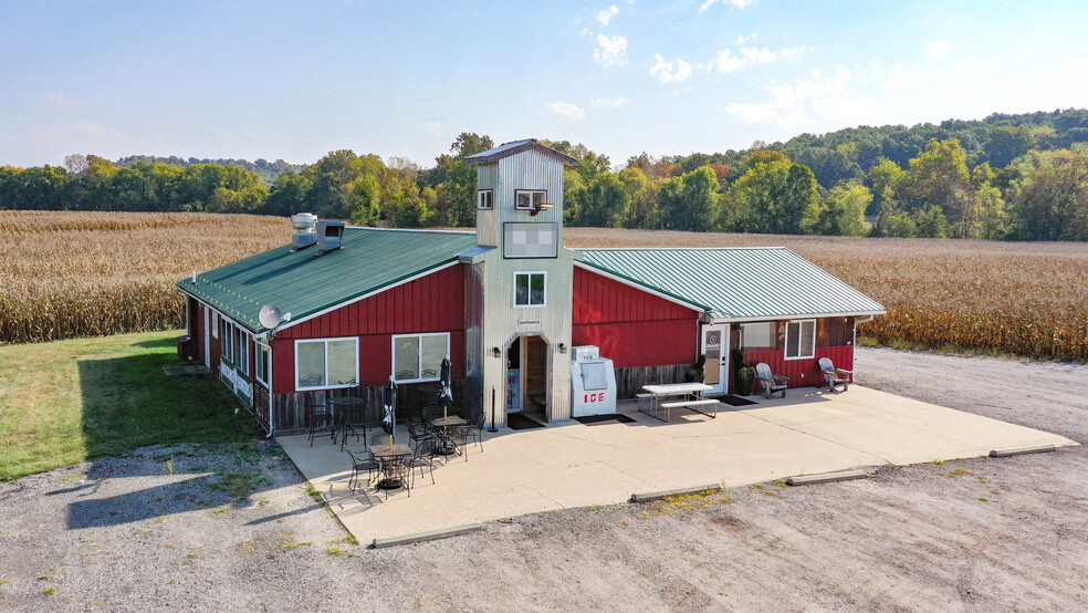 18506 N Mississippi River Rd, Hamburg, IL for sale - Primary Photo - Image 1 of 66