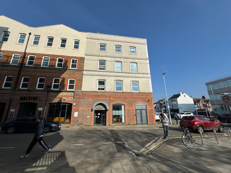 31-41 Chatsworth Rd, Worthing to rent - Building Photo - Image 2 of 4