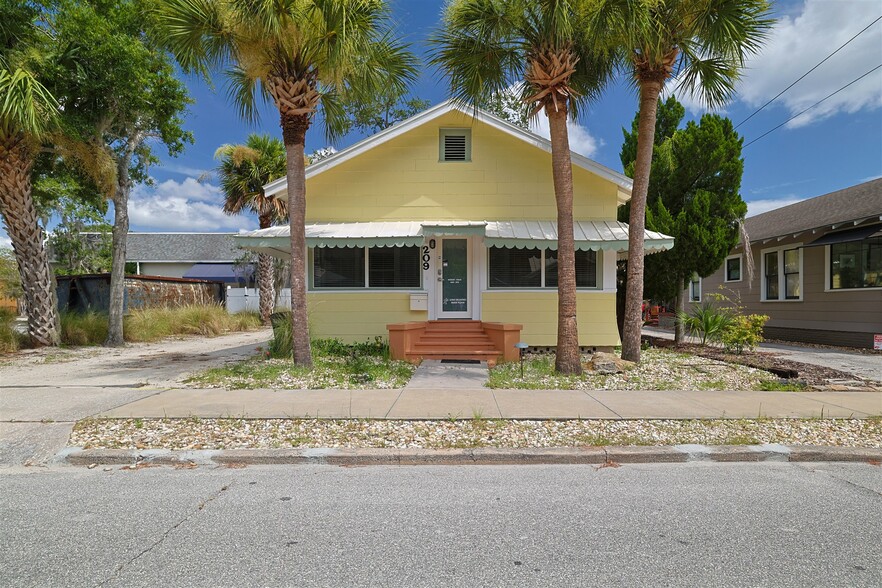 209 Downing St, New Smyrna Beach, FL for sale - Building Photo - Image 1 of 29