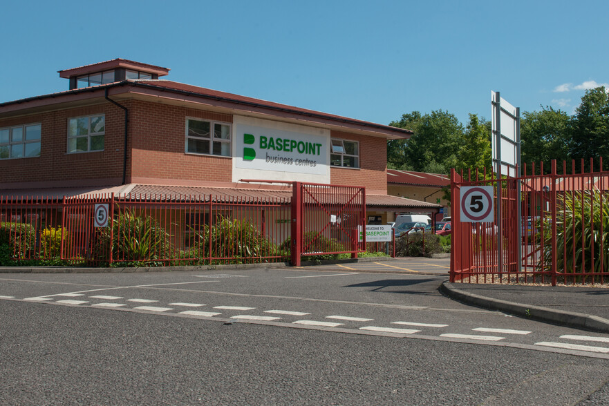 Stroudley Rd, Basingstoke for rent - Building Photo - Image 1 of 1