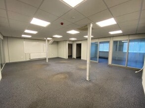 St Cenydd Rd, Caerphilly to rent Interior Photo- Image 2 of 4