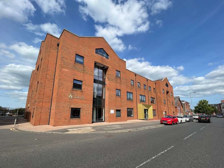 106 University St, Belfast to rent - Building Photo - Image 3 of 3