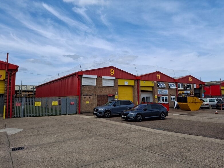 1-15 Barley Way Lowestoft portfolio of 2 properties for sale on LoopNet.co.uk - Building Photo - Image 2 of 4