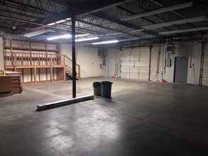 237 Oxmoor Cir, Birmingham, AL to rent Interior Photo- Image 1 of 5