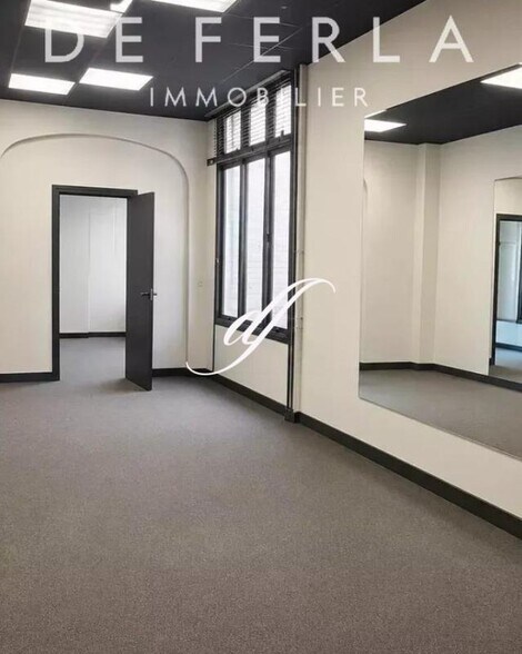 Office in Paris for sale - Interior Photo - Image 3 of 3