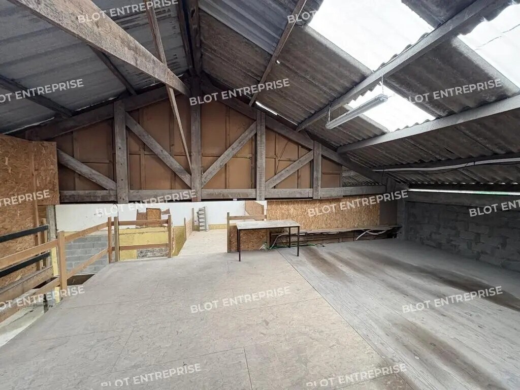 Location Entrepôt 245 m² - Photo 1