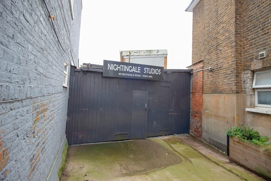 1B Nightingale Rd, London to rent - Building Photo - Image 2 of 5
