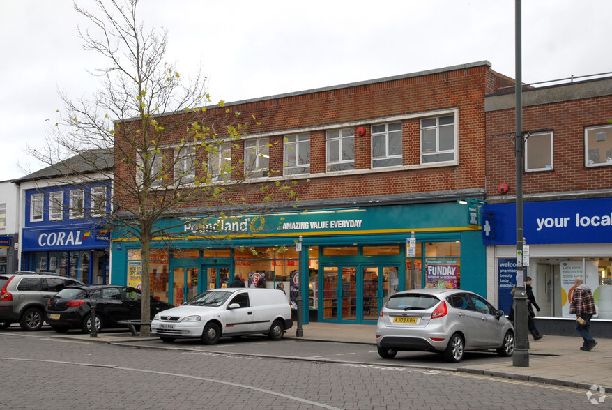 11-13 Market Sq, Biggleswade for sale - Primary Photo - Image 1 of 1