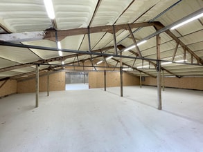 Units 2 & 4 Billingshurst Rd, Partridge Green to rent Interior Photo- Image 2 of 5