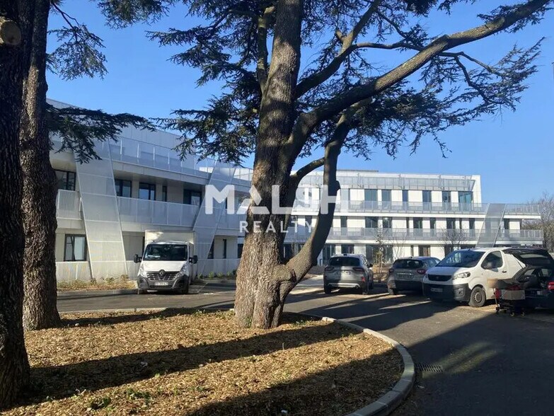 Office in Limonest to rent - Building Photo - Image 3 of 12