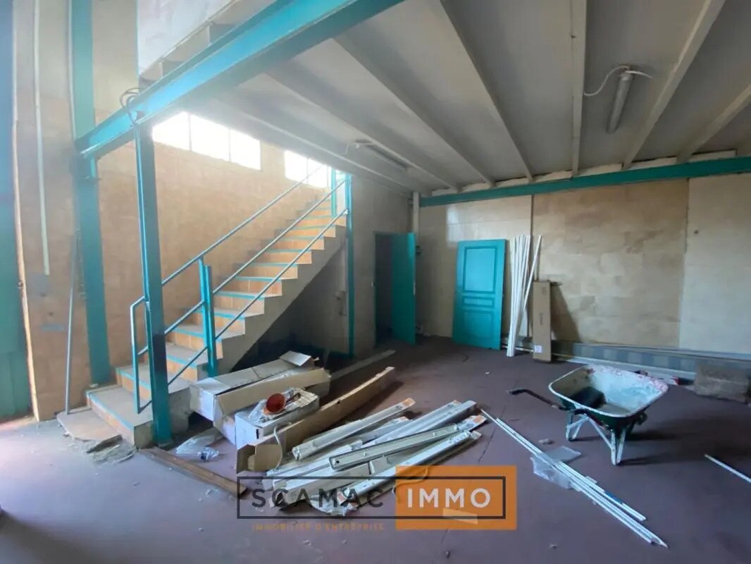 Industrial in Vitrolles to rent Building Photo- Image 1 of 12